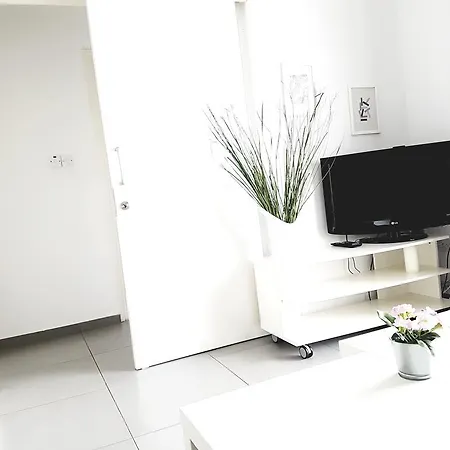 Finikoudes شقة لارنكا